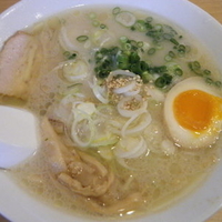 塩白湯拉麺790円