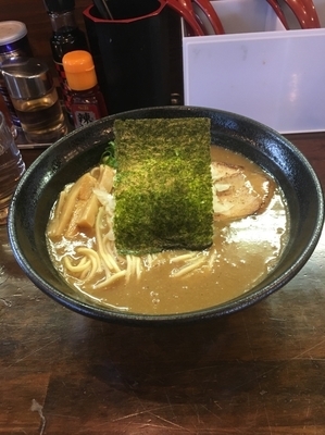 「豚骨醤油ラーメン」@麺や 飛来の写真