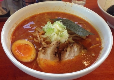 「旨辛味噌らーめん(辛さ控えめ)＋半ライス」@らあめん 美春 桜川店の写真