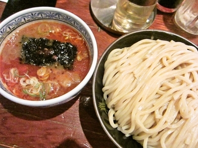 「辛つけ麺（大盛）800円」@つけ麺専門店 三田製麺所 神田店の写真