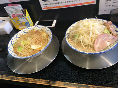 「右醤油とんこつ左味噌」@らーめん浜八道 本店の写真