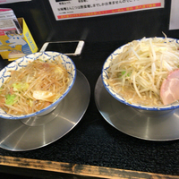 右醤油とんこつ左味噌