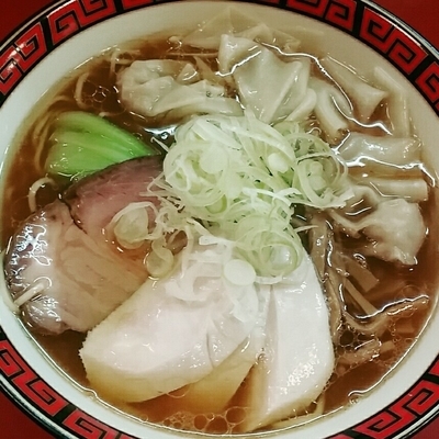 「ワンタン中華そば８５０円＋しゃもチャーシュー増し１５０円」@中華そば 華丸の写真