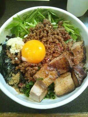 「台湾カレーまぜそば（角切りチャーシューのせ）」@らーめん まぜそば てっぺん 名古屋本店の写真