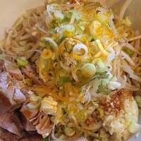 油そば　醤油　ニンニクカラメラー油　ネギだけましまし