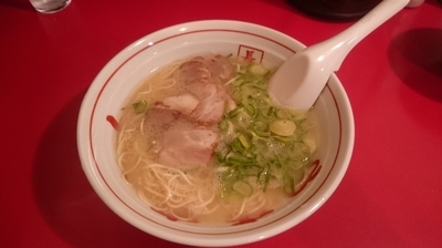 「ラーメン￥700 (小ライス サービス)」@博多長浜屋台やまちゃん 銀座店の写真