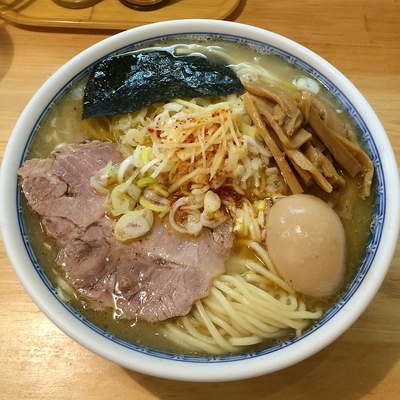 「塩らーめん（中）＋味玉　￥９５０」@自家製中華そば としおかの写真