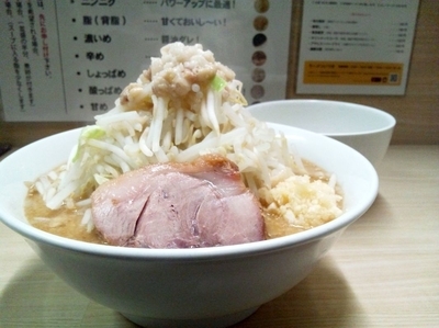 「味噌ラーメン　麺少なめ、やさい、豚1枚、脂、にんにく」@ラーメンいつきの写真