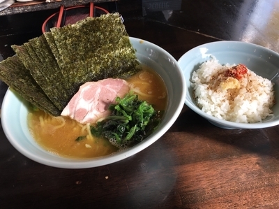 「のり増しラーメン ¥700 + 小ライスサービス」@横浜ラーメン 武蔵家 三鷹店の写真