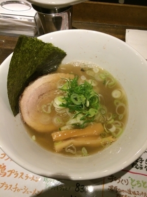 「魚介醤油ラーメン（鯵）730円」@俺らラーメン ちょもらんまの写真