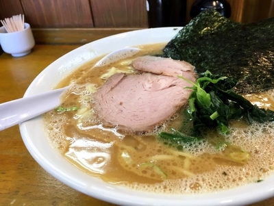 「ラーメン・麺カタメ・大盛り」@らーめん 㐂輪の写真