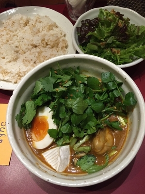 「カキとクレソンのカレー＋syncトッピング＋ちょいパクチー」@sync 恵比寿店の写真