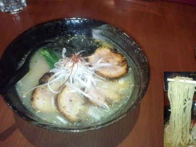 「鶏白湯炙りチャーシューメン1030円」@月の写真