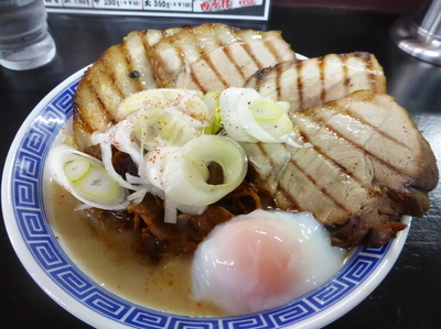 「肉キング（９８０円）＋温玉（１００円）」@麺屋一絆の写真