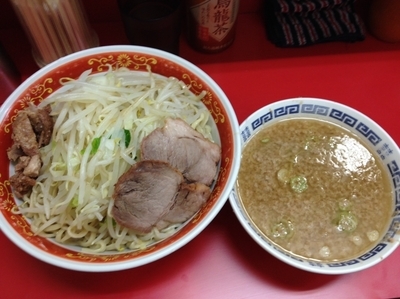 「大ラーメン（麺ちょい増し）＋つけ麺＋ニンニク＋アブラ」@ラーメン二郎 上野毛店の写真