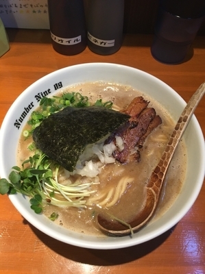 「濃厚ラーメン800円+大盛り100円」@麺Dining Number Nine 09の写真