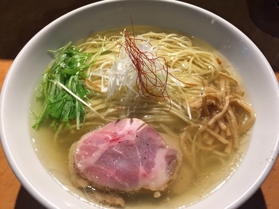 「香彩鶏だし塩らーめん¥790+中盛¥50」@麺屋 翔 西新宿本店の写真