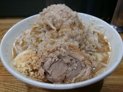 「ラーメン(並)730円 ヤサイちょい増し・ニンニク・アブラ」@デカ盛り戦隊 豚レンジャーの写真