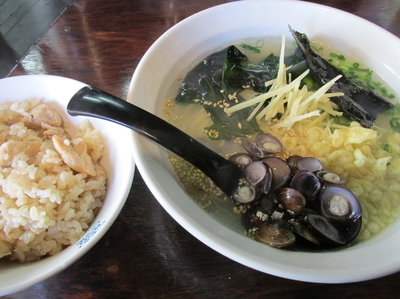 「ランチセット（しじみらーめん+鶏たきこみ飯）　「600円」」@ラーメン さかえやの写真