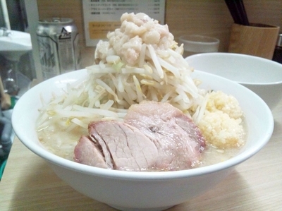 「塩　麺少なめ、やさい、脂、にんにく増し」@ラーメンいつきの写真