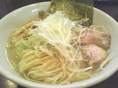 「塩ラーメン（牛すじ鶏がらスープに変更）￥750・ネギ￥100」@打立て自家製麺 ラーメンKの写真