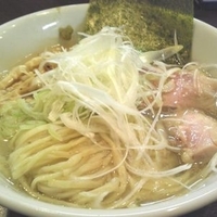 塩ラーメン（牛すじ鶏がらスープに変更）￥750・ネギ￥100