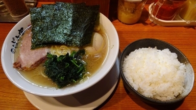 「味玉ラーメン（750円）味濃い目油多め＋ライス（160円）」@横浜家系ラーメン つばさ家 立川店の写真