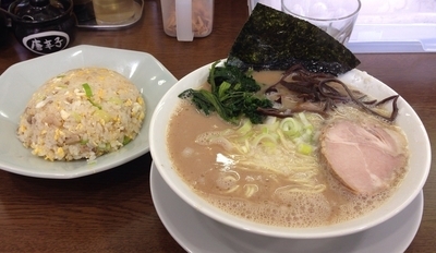 「ラーメン(細麺)＋チャーハン(700円＋400円)」@うまいヨ ゆうちゃんラーメンの写真