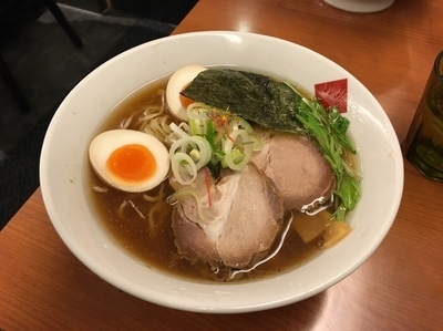 「東京駅 醤油ラーメン 980円」@東京の中華そば ちよがみの写真