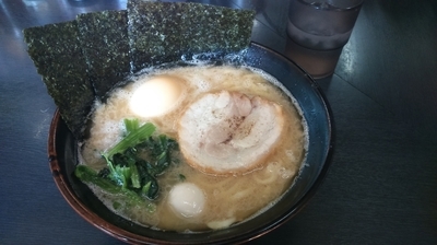 「醤油ラーメン700円」@横浜家系ラーメン すずき家の写真