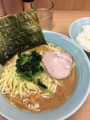 「ラーメン中」@横浜ラーメン 武蔵家 日吉店の写真