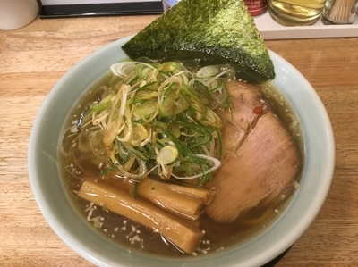 「醤油ラーメン➕味付きネギ」@麺屋 つるるの写真