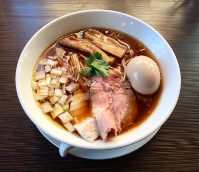 「醤油らぁめん＋味玉 750円＋100円」@らぁめん屋 カネキッチンの写真