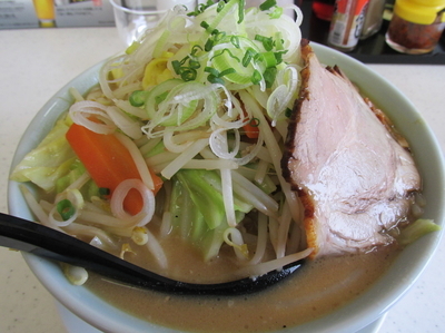 「どっさり野菜の味噌ラーメン　「842円」」@三代目 藤村商店 野田店の写真