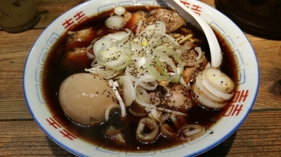 「味玉富山ブラック元味(880円)」@えびすこの写真