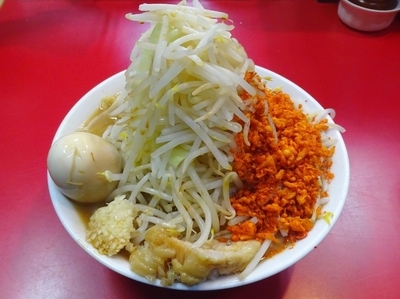 「味玉ラーメン（830円）ヤサイニンニク空揚げ」@千里眼の写真