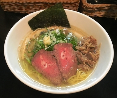 「牛脂かけにんにくらーめん 塩 【限定】」@麺や 勝治の写真