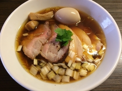 「チャーシュー醤油らぁめん  味玉  ¥1,150」@らぁめん屋 カネキッチンの写真