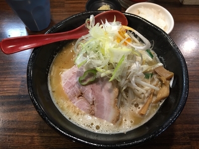 「味噌(ニンニク・野菜増し、ランチライス) 830円」@麺処 花田 池袋店の写真