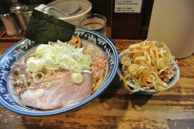 「油そば780円/ミニチャーシュー丼250円」@兎に角 松戸店の写真