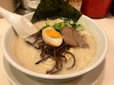 「豚骨ラーメン・バリカタ＋替玉」@博多天神 新宿東口駅前店の写真