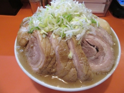 「ラーメン　豚一切れ（８４０円）＋特盛１５０円＋α」@ちばからの写真