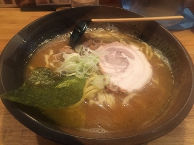 「醤油らーめん(大盛) 760円」@つけ麺屋 やすべえ 池袋店の写真