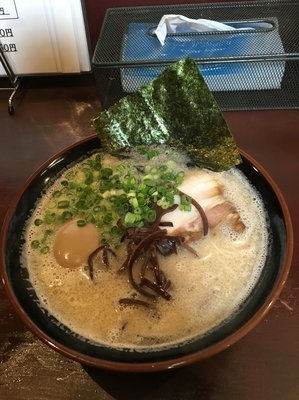 「博多ラーメン 白」@博多ラーメン 焚屋の写真