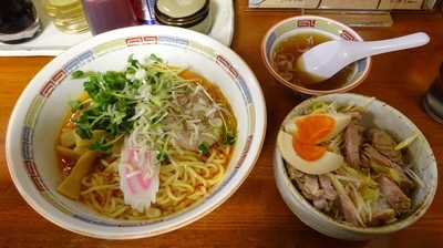「油そば（660円）＋中盛り＋ハバネロ中辛＋ネギチャーシュー丼」@宝華らぁめんの写真