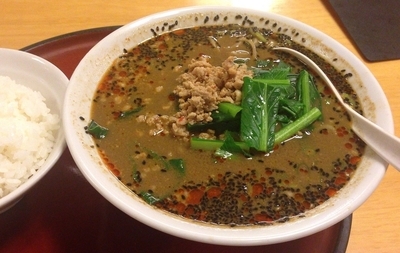 「黒ごま担々メン＋ご飯(780円＋200円･税別)」@本格中国料理 一品楼の写真