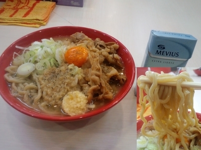 「肉ラーメン_固め_ニンニク普通780円」@日の出らーめん 炎上の写真