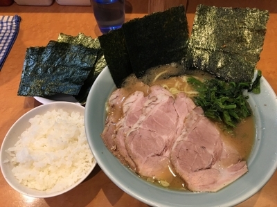 「特製チャーシューメン中+のり増し+半ライス／￥1,200」@横浜らーめん 寿三家の写真