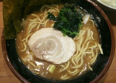 「ラーメン（並）　700円」@濃厚豚骨汁 横浜家系ラーメン 花木家 経堂本店の写真