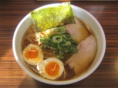 「特製しょうゆ（チャーシュー3枚・味玉入り）950円」@秋刀鮪だし 宣久の写真